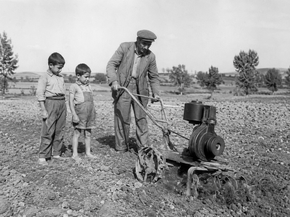 KAAN Tarım Makinaları tarihçesinin ilk yıllarını temsil eden arşiv karesi